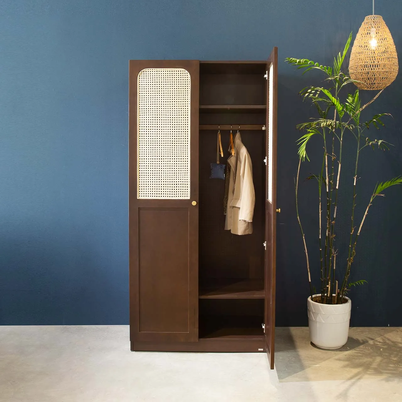 Tủ quần áo gỗ hai cánh thiết kế đơn giản và tinh tế cho phòng ngủ hiện đại