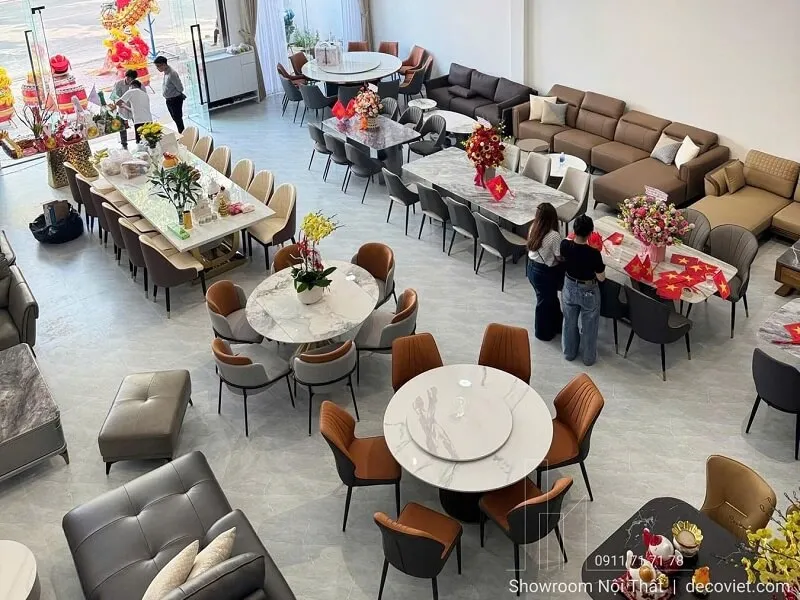 Showroom nội thất gỗ tự nhiên tại Thủ Dầu Một Bình Dương với không gian trưng bày phong cách hiện đại