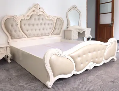 Giường gỗ tự nhiên kết hợp bọc da be, mang phong cách Scandinavian ấm cúng