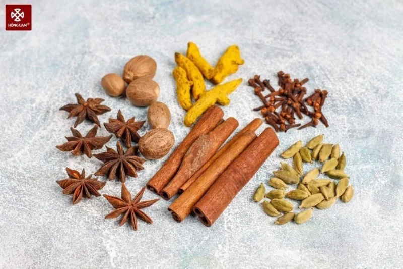Nước thảo dược ấm dùng để bao sái và lau dọn bàn thờ