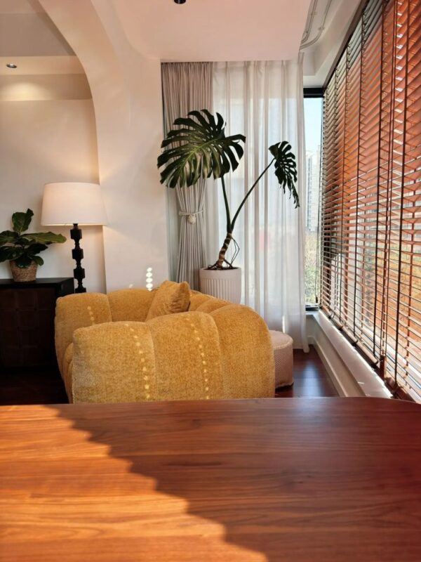 Bàn Ghế Gỗ Ép Công Nghiệp: Hướng Dẫn Chi Tiết A-Z Về Cấu Tạo và Lựa Chọn