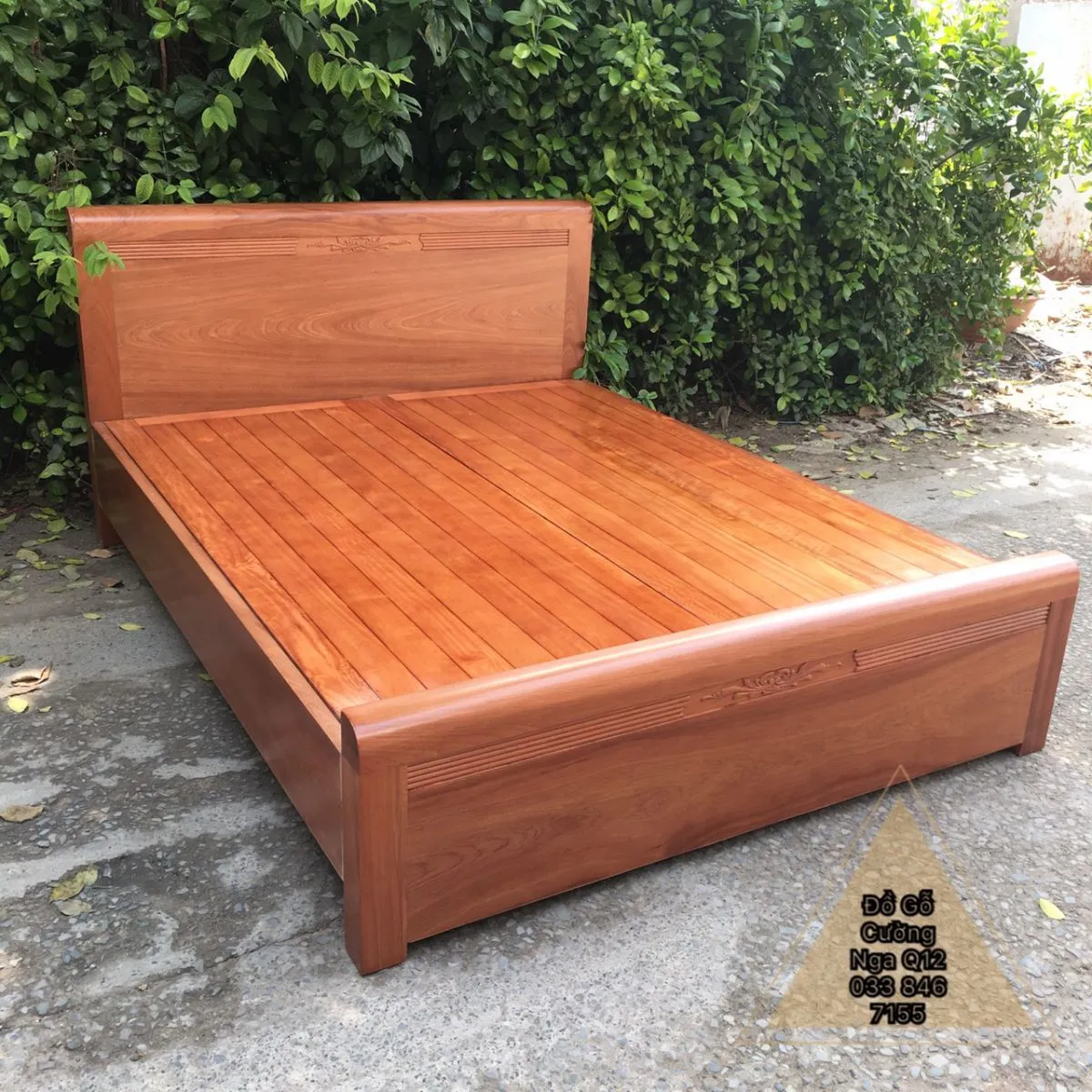 Giường ngủ gỗ xoan đào hiện đại với thiết kế đơn giản, trẻ trung