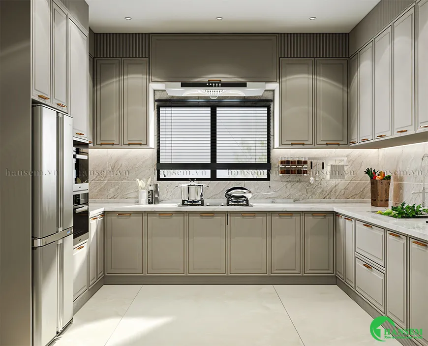 Tủ bếp chữ U bao phủ bởi chất liệu gỗ công nghiệp xám trắng sữa rất nhẹ nhàng