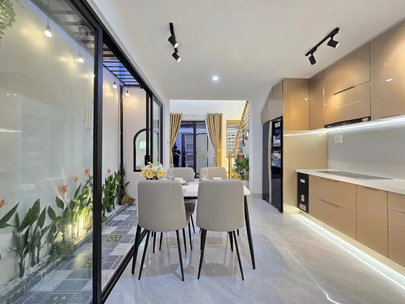 Phòng khách liền bếp trong nhà cấp 4 mang lại sự tiện nghi và kết nối, phù hợp với những gia đình muốn tối ưu không gian