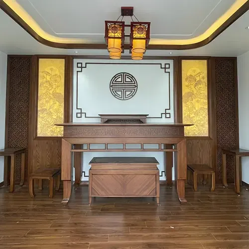 Không gian phòng thờ gia tiên hiện đại, sử dụng nội thất gỗ cao cấp và ánh sáng ấm áp