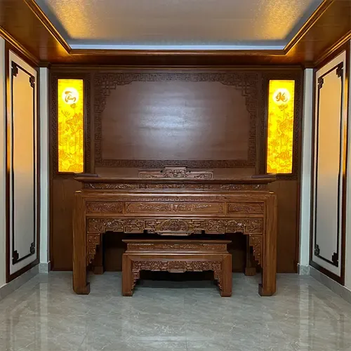 Thiết kế phòng thờ hiện đại KGT429 với vách ngăn gỗ, tạo không gian riêng tư