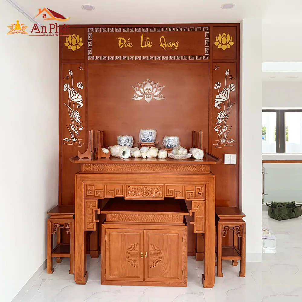 Phòng thờ gia tiên đẹp đơn giản KGT338 với ánh sáng ấm cúng