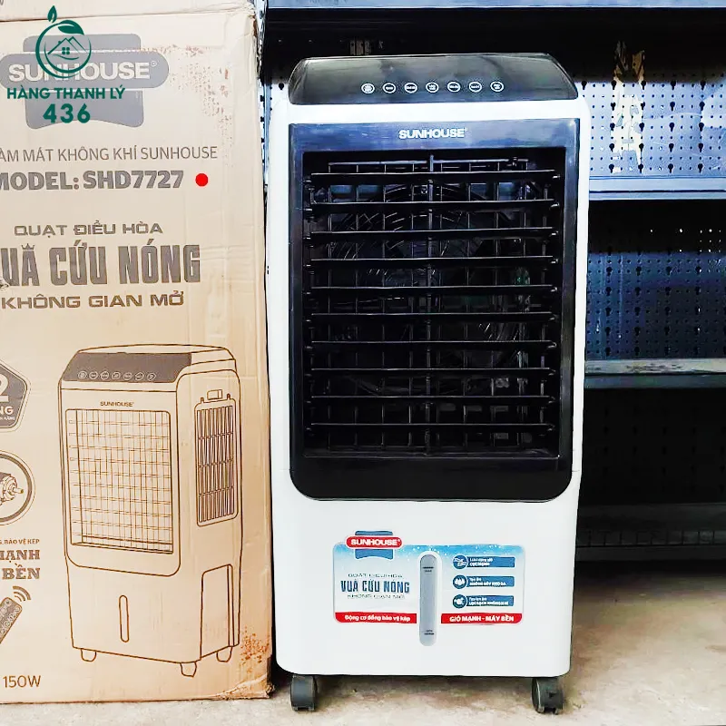 Hình ảnh quạt máy hoặc điều hòa cũ, thiết bị quan trọng tạo sự thoải mái cho khách hàng