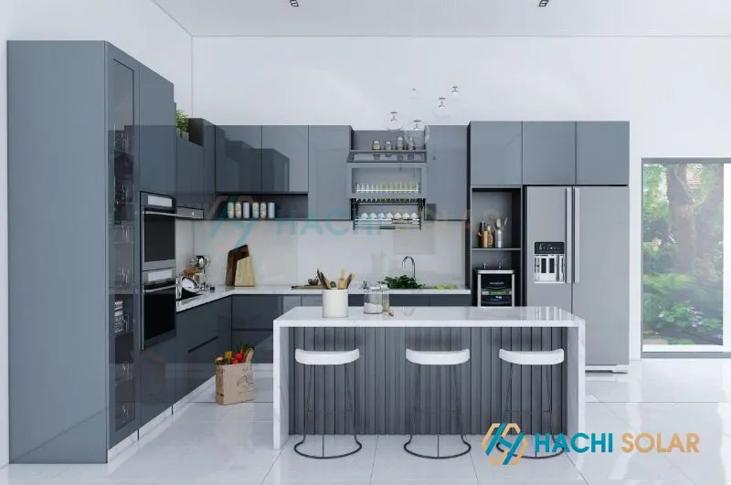 Tủ bếp nhôm kính kết hợp bàn đảo, tạo điểm nhấn cho bếp rộng