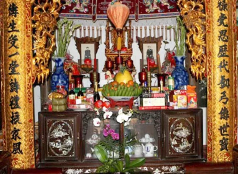Quy trình trang trí bàn thờ gia tiên ngày Tết Quy trình lau dọn và trang trí bàn thờ gia tiên ngày Tết