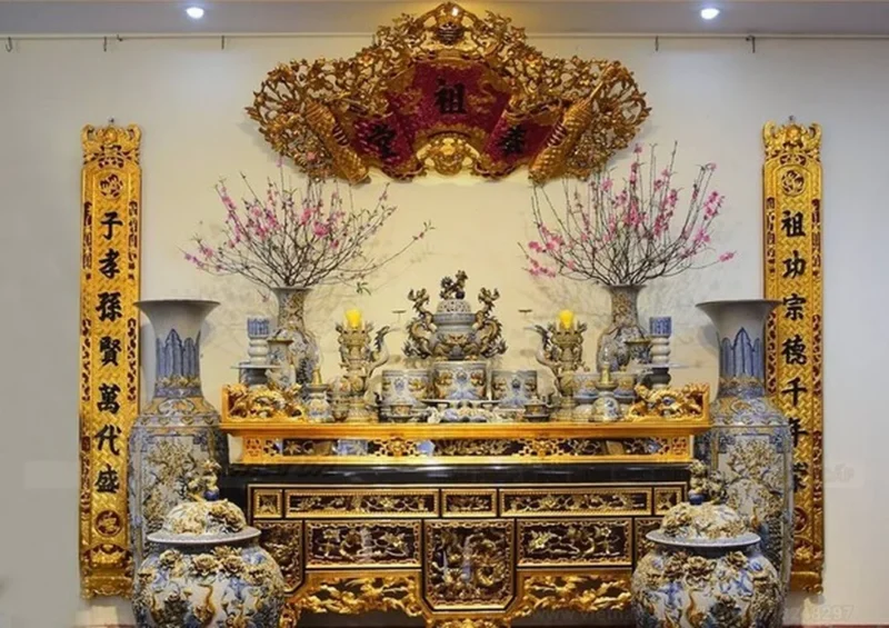 Sai lầm khi trang trí bàn thờ gia tiên Sai lầm cần tránh khi trang trí bàn thờ gia tiên với nhiều vật phẩm