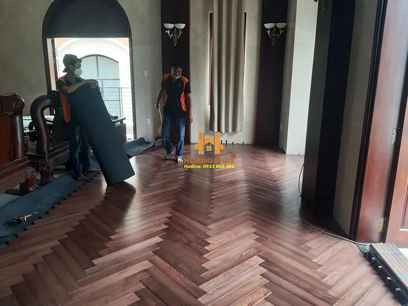 Hoàng Phát thi công sàn gỗ walnut xương cá tại Bình Chánh
