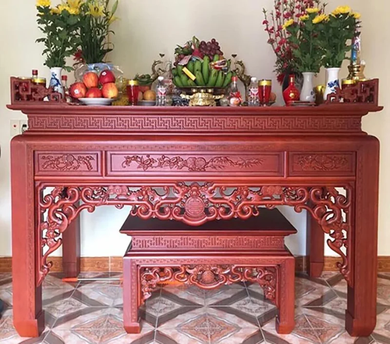 Sắp xếp bàn thờ gia tiên với bát hương đúng khoảng cách