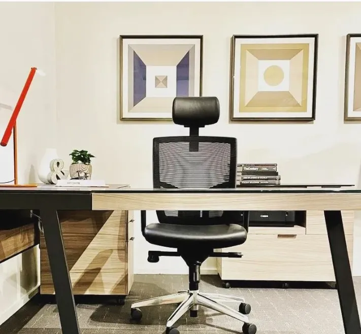 Bộ bàn học có tỷ lệ chiều cao chuẩn giúp bảo vệ cột sống và mắt trẻ