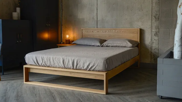 Giường ngủ gỗ tần bì phong cách Japandi với tông màu trắng ngà