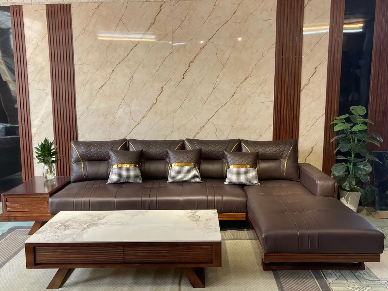 Bộ sofa tân cổ điển kết hợp bàn trà sang trọng