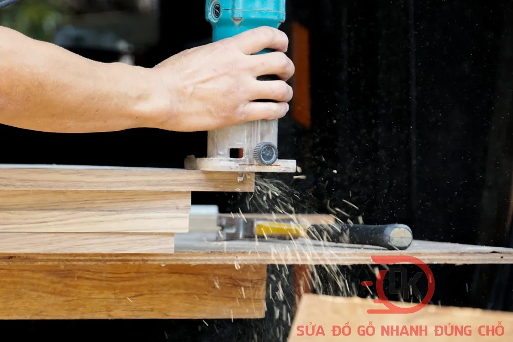 Cánh tủ bếp bị cong vênh do ẩm