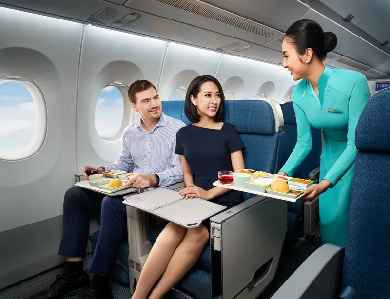 Hạng Phổ thông đặc biệt cung cấp ghế rộng hơn và khoảng ngả lưng thoải mái hơn