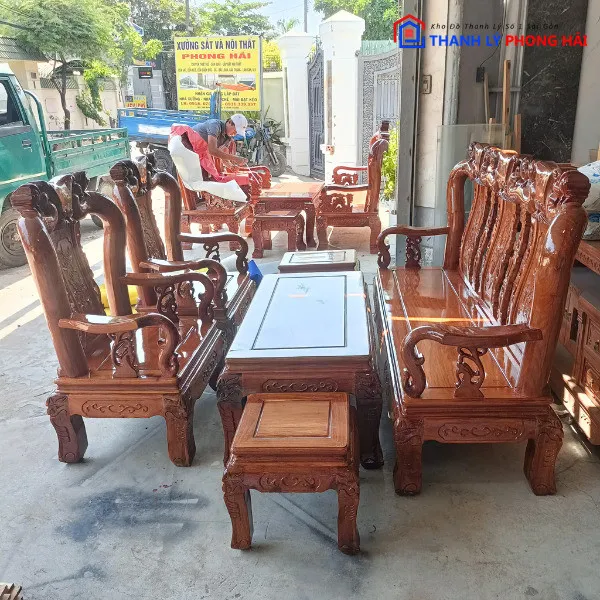 Bộ bàn ghế sa lông gỗ Hương với vân gỗ tự nhiên, ấm áp và sang trọng