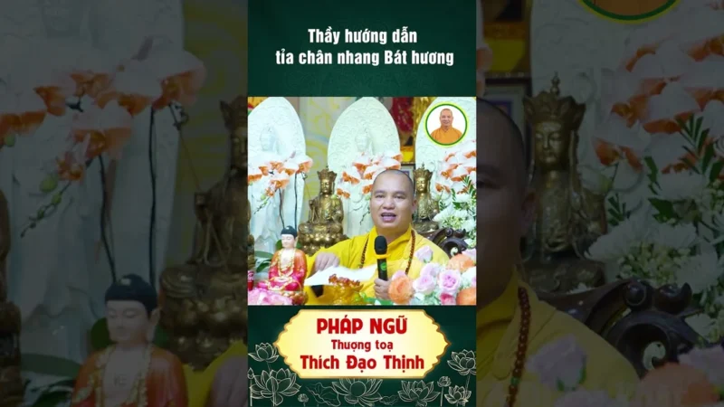 Thầy hướng dẫn tỉa chân nhang bát hương