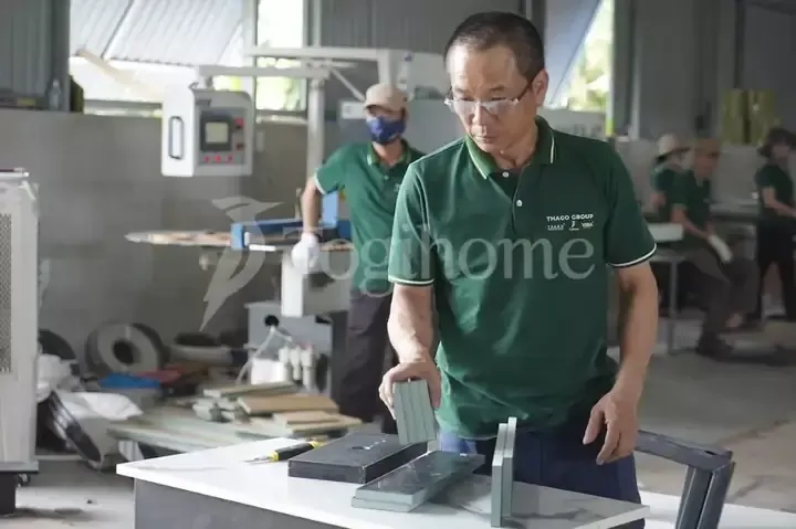 Vận chuyển và lắp đặt đồ gỗ nội thất phòng khách gỗ óc chó