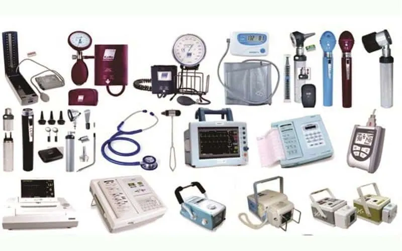 Bàn ghế và thiết bị thí nghiệm cho học sinh, một phần của nội thất đa năng