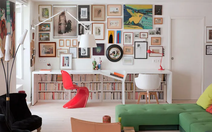 Thiết kế bàn làm việc đôi đơn giản có ngăn kệ sách ở giữa