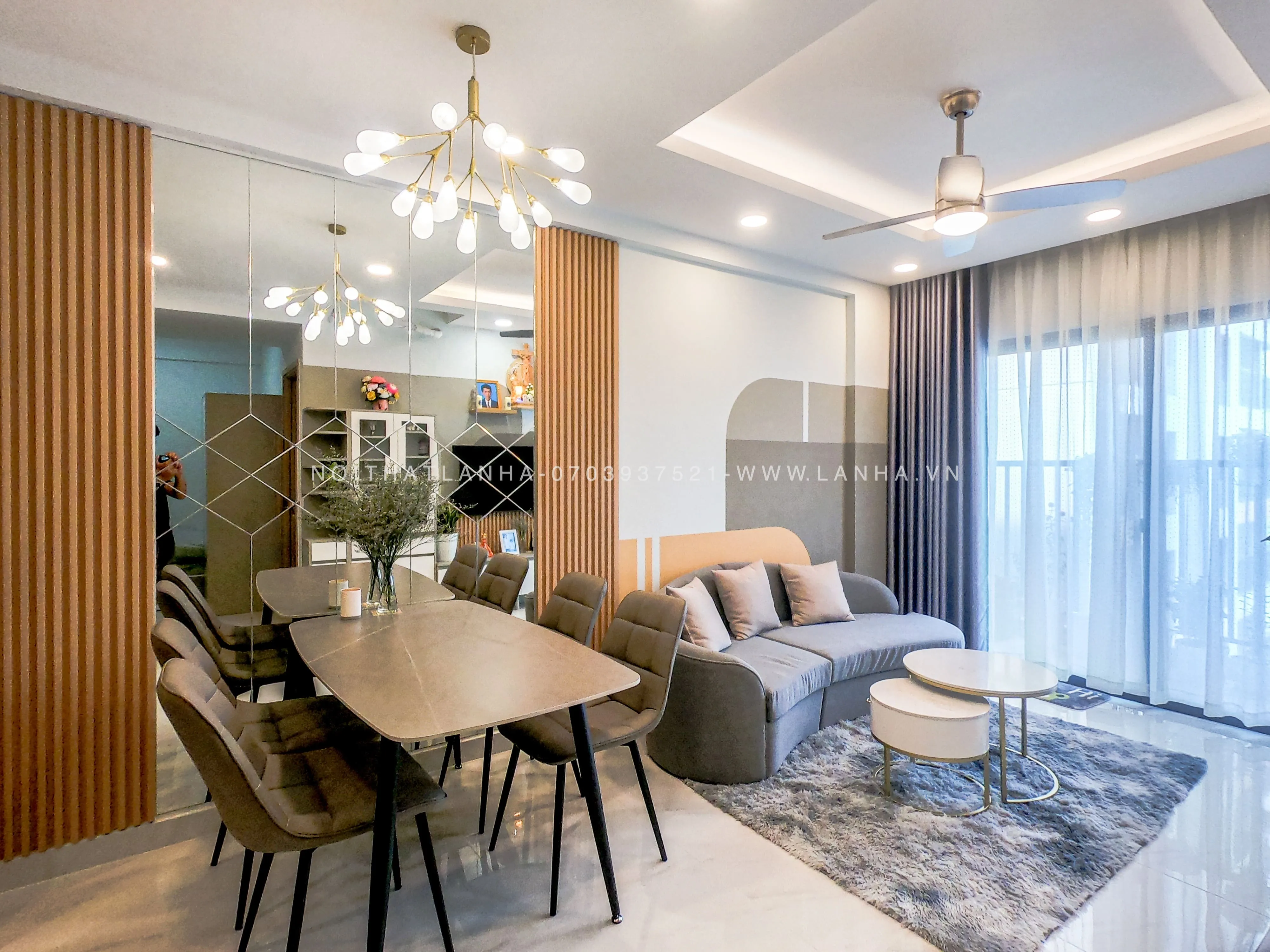 Bố trí đồ nội thất để tạo điểm nhấn cho phòng khách