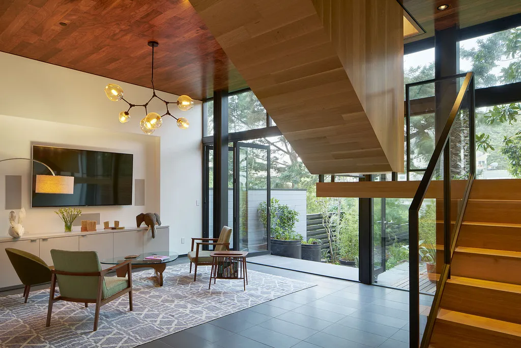 Thiết kế mid century với cửa sổ lớn đón ánh sáng tự nhiên