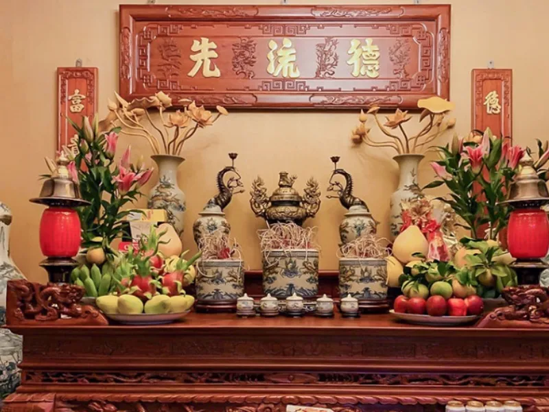 Con thứ có được lập bàn thờ 3 bát hương không?