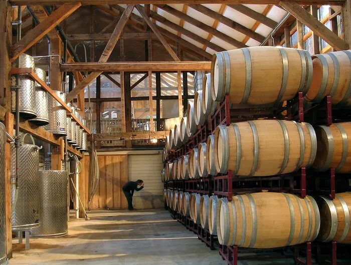 Thùng rượu gỗ sồi