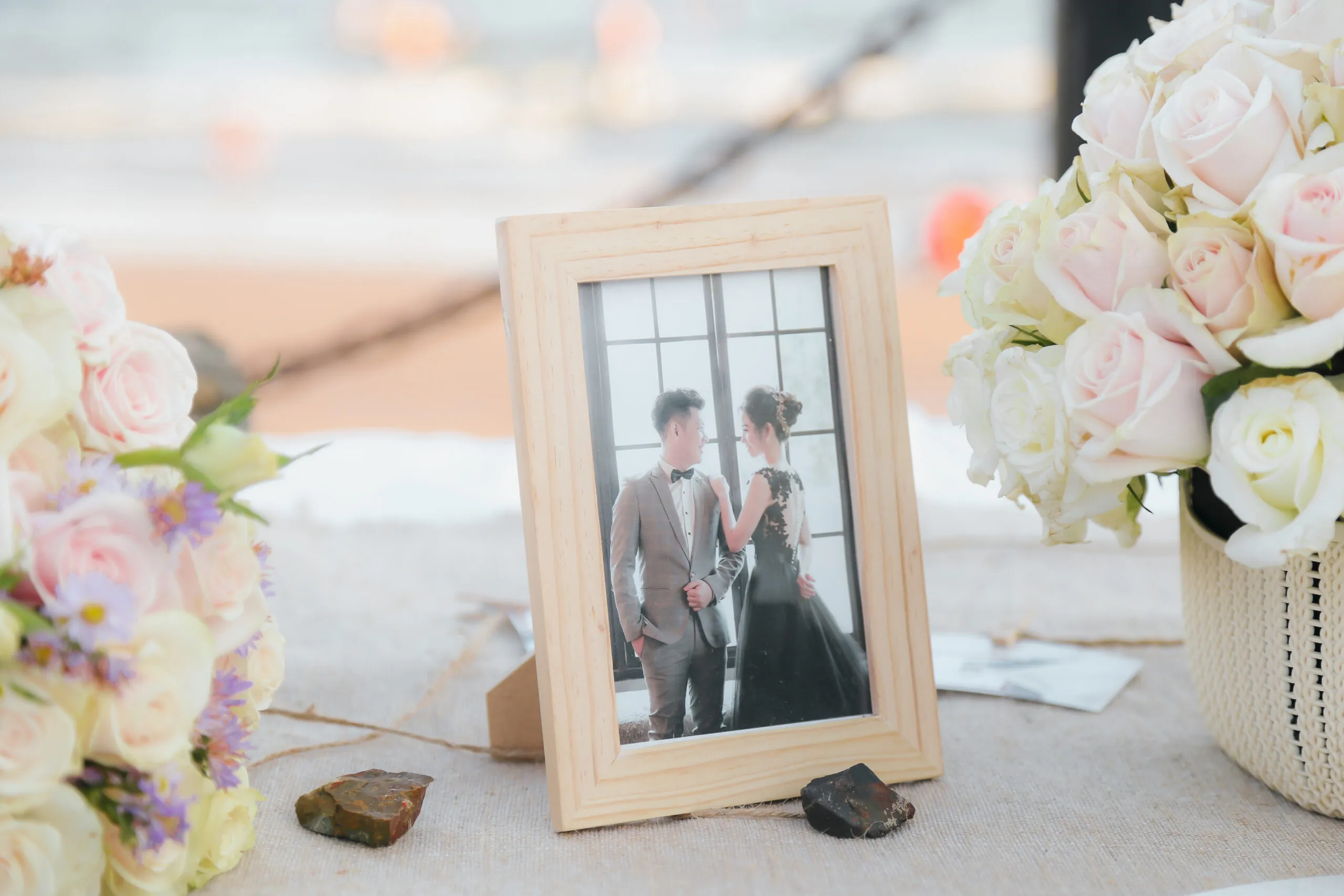 Những tấm hình như thước phim ôn lại kỷ niệm của nhau