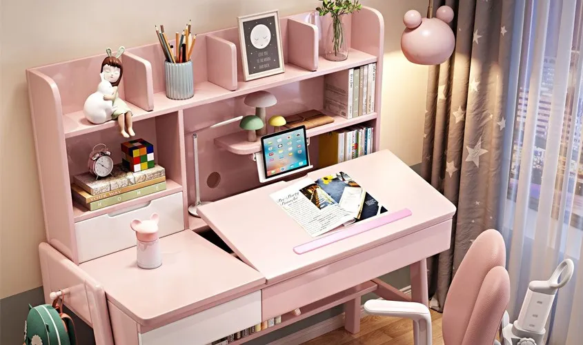 Bàn học thông minh tích hợp nhiều tiện ích như ngăn kéo, giá sách