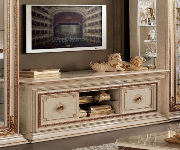 Kệ treo tivi lạ mắt