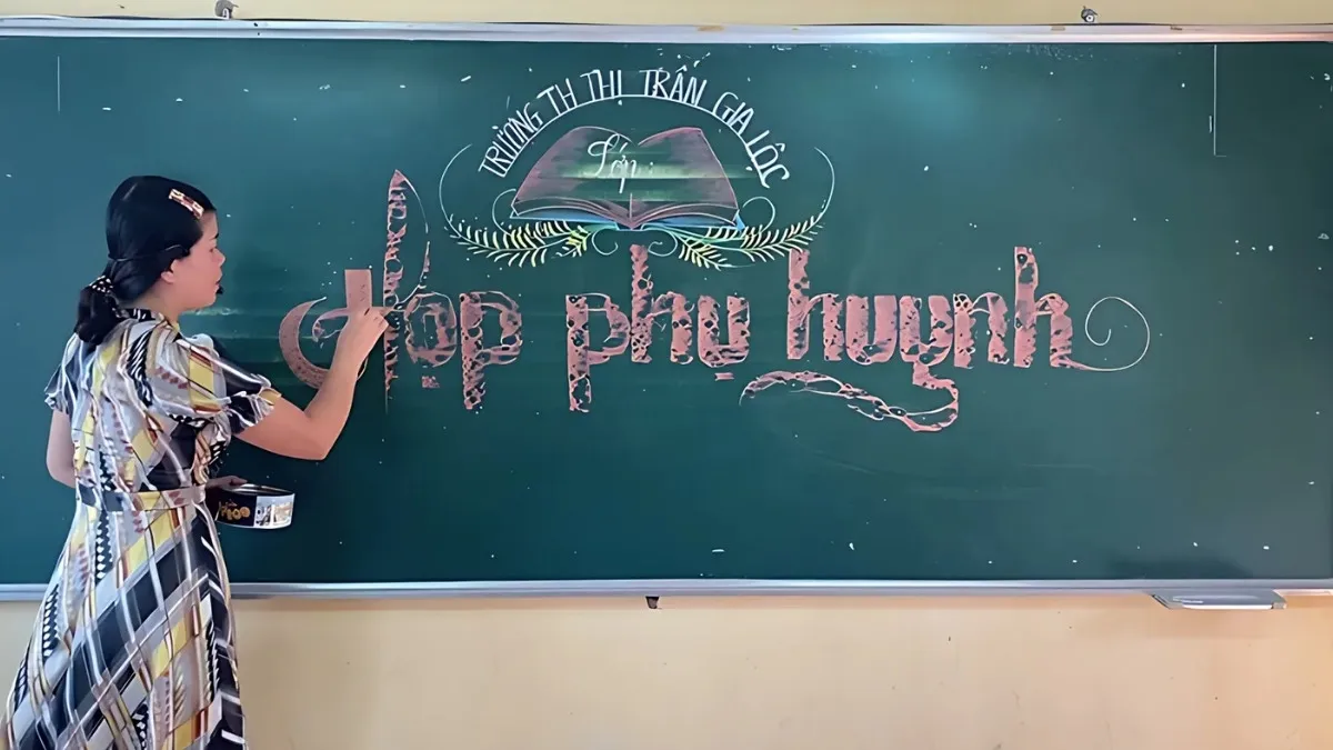 Thực hiện trang trí bảng cho ngày họp phụ huynh