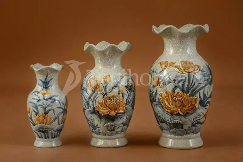 Bình gốm đắp nổi hoa văn thủ công tạo chiều sâu 3D