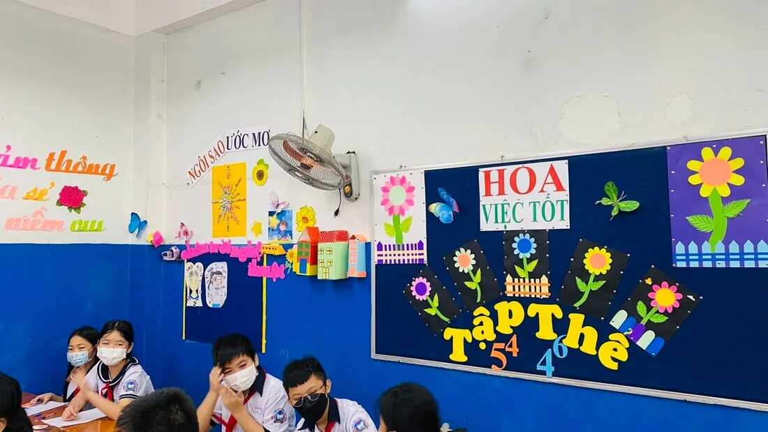 giấy màu trang trí lớp học tiểu học