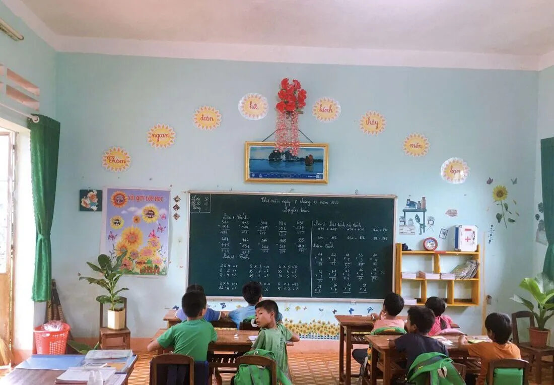 trang trí lớp học tiểu học xinh xắn