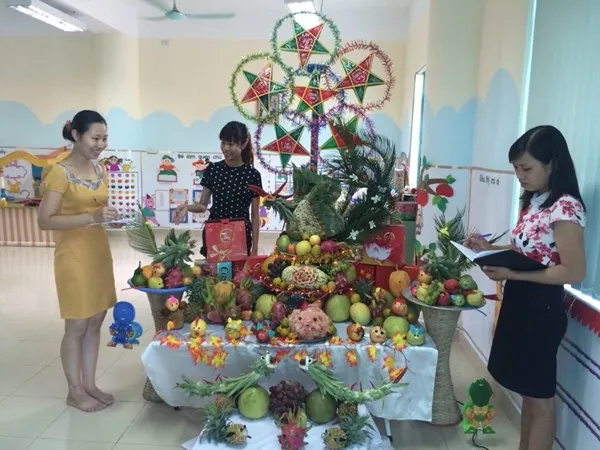 Trang trí mâm cỗ Trung Thu tại trường mầm non