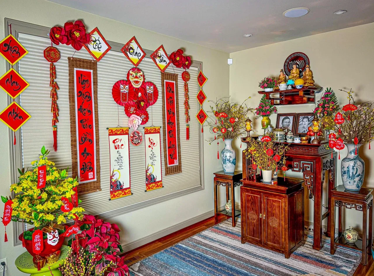 Nội dung câu đối phù hợp với thuần phong mỹ tục của người Việt, kết hợp cùng phụ kiện trang trí bắt mắt