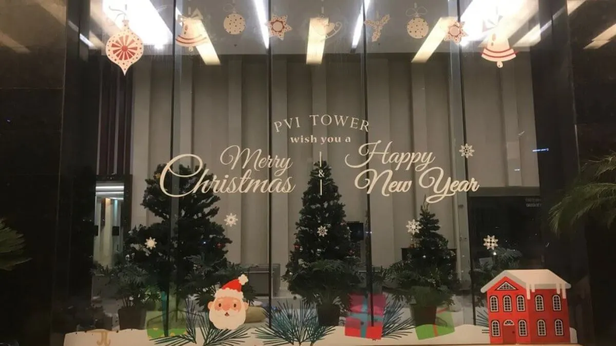 Cây thông mini và hộp quà trang trí cửa kính Noel