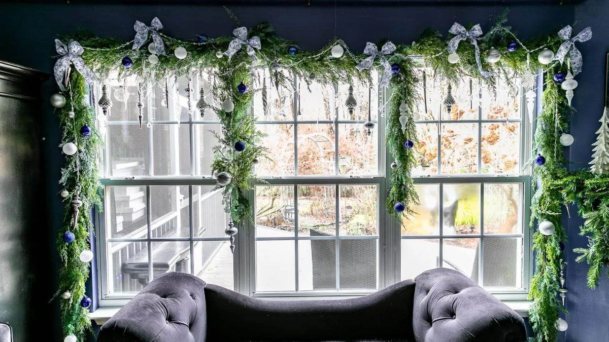 Dây kim tuyến tạo hình trang trí Noel cửa kính