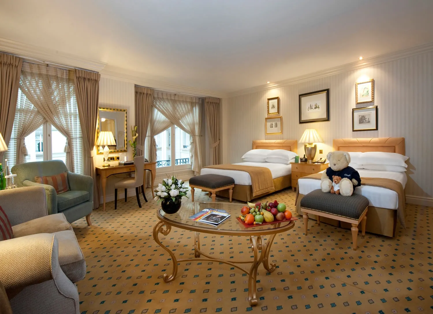 Phòng nghỉ với nội thất gỗ tự nhiên