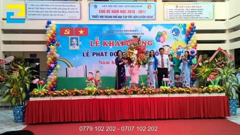 Trang Tri San Khau Khai Giang 2