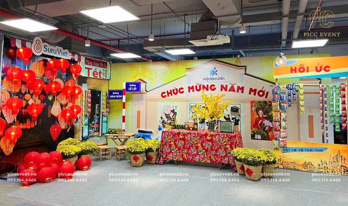Mẫu trang trí tết công ty với backdrop hoa mai vàng