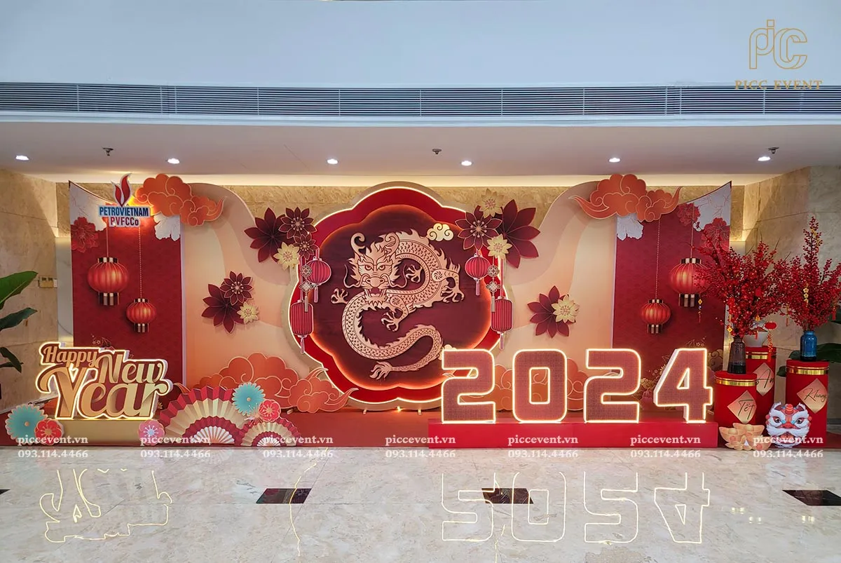 Mẫu trang trí tết công ty với tiểu cảnh truyền thống