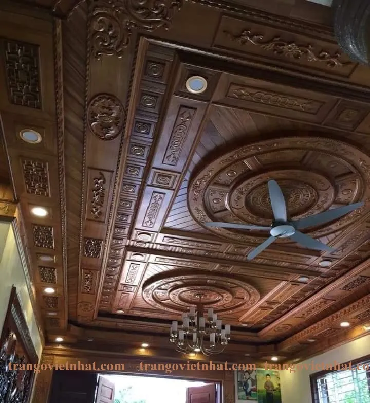 Trần gỗ phòng khách sang trọng