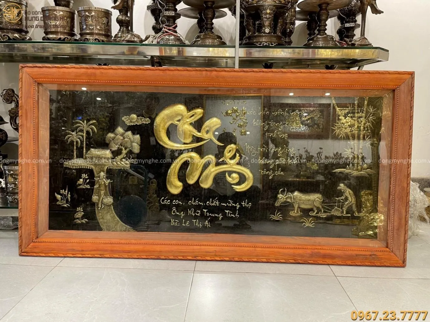 Tranh chữ cha mẹ bằng đồng thếp vàng khung gỗ hương 1m7 x 90cm