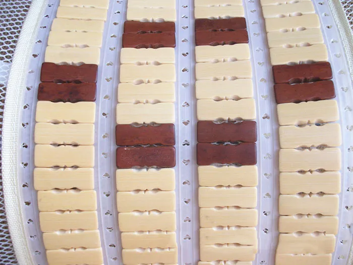 Tấm massage dạng chiếu trúc của tấm đệm lưới tựa lưng ghế cho cảm giác êm và mát