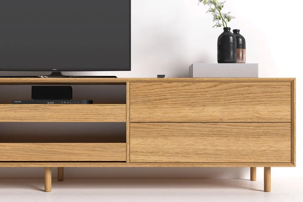 Tủ tivi phòng khách gỗ tự nhiên là tác phẩm nghệ thuật kết hợp tay nghề thủ công và kỹ thuật tiên tiến